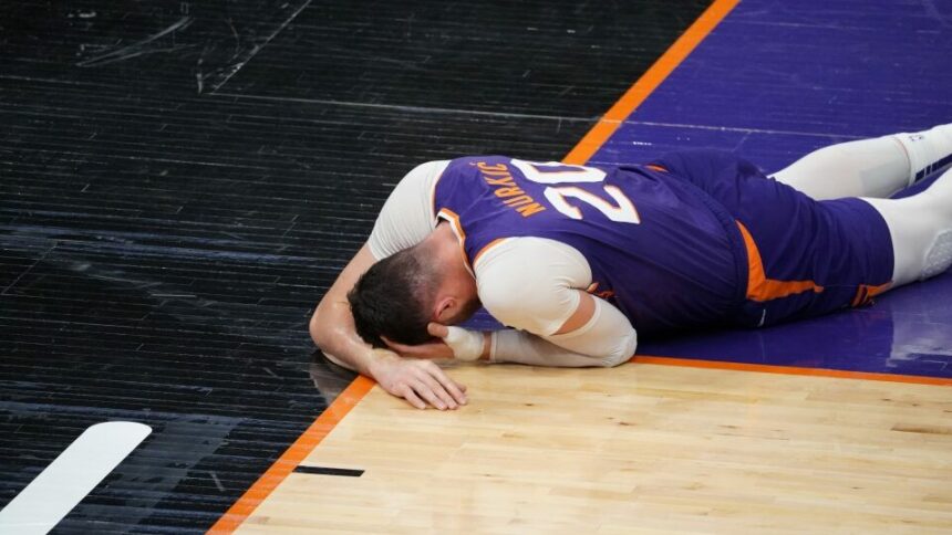 Suns’ Jusuf Nurkic to locker room after blow to head vs. Hawks