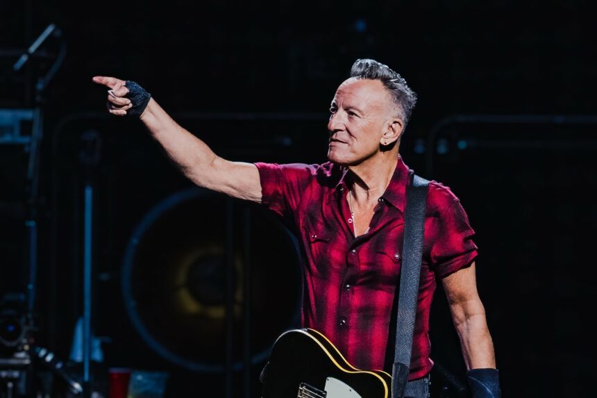 Bruce Springsteen concert recap: The Boss rocked the house in Phoenix