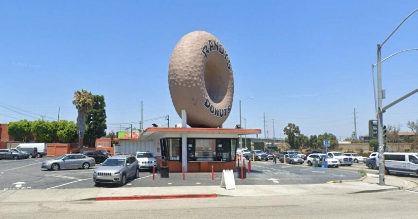 California’s iconic ‘Randy’s Donuts’ to open a location in Phoenix, Arizona